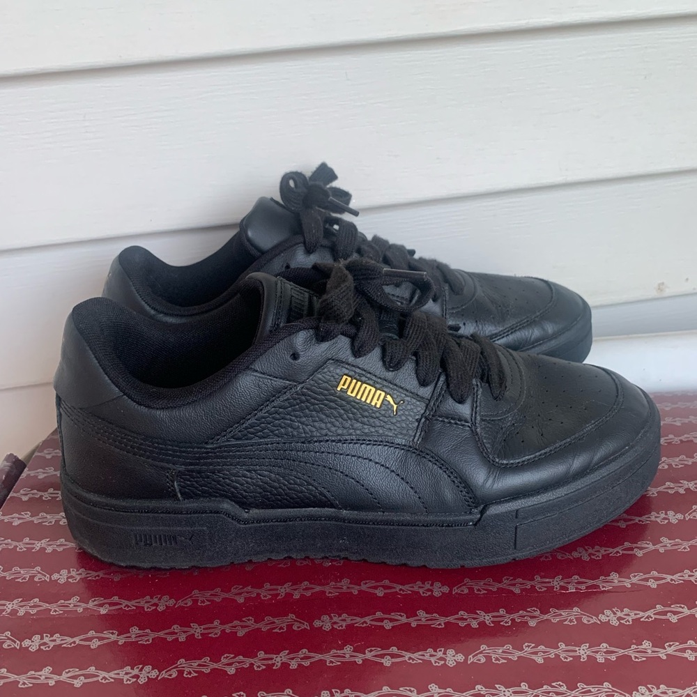 PUMA Men's Black and Gold Sneakers